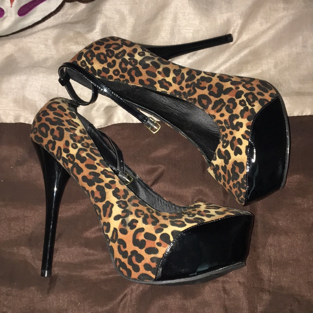 Cheetah print 6 inch heels with platform
